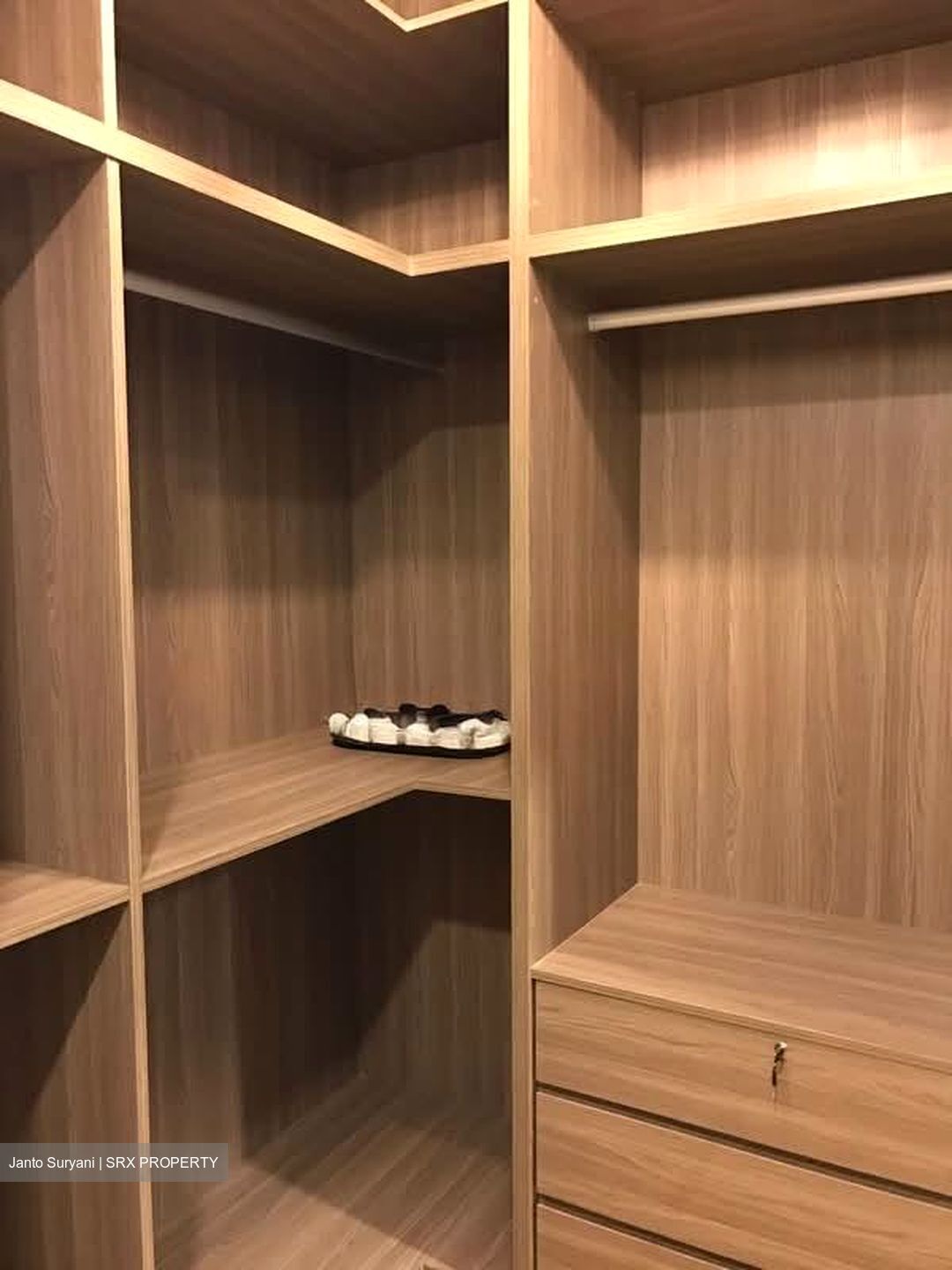 Sky Vue (D20), Condominium #558817911